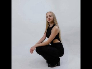 Shows nude EmilyMontclaire